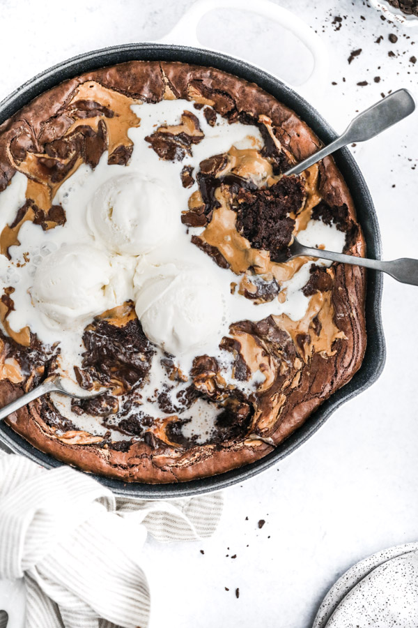 peanut-butter-swirl-skillet-brownie