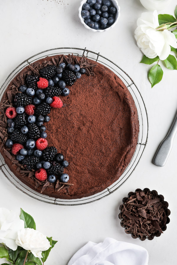 6-ingredient-flourless-chocolate-cake