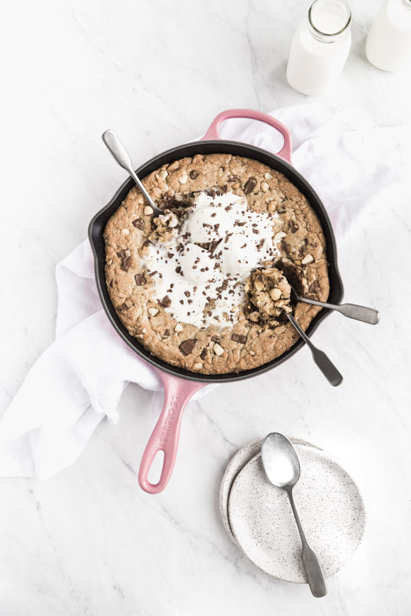 milk-chocolate-macadamia-nut-skillet-cookie