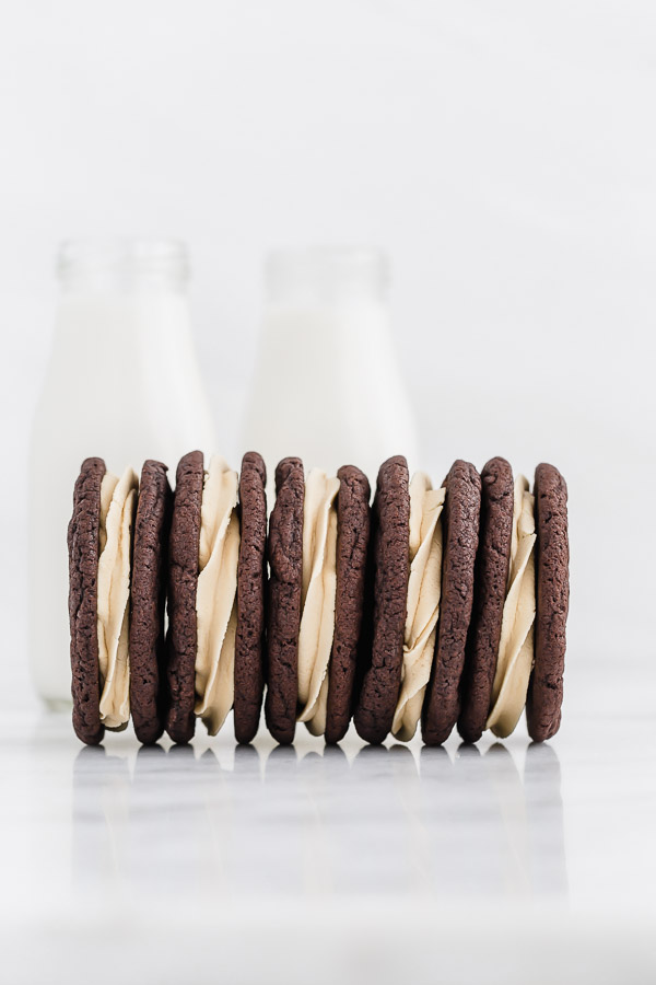 chocolate-salted-caramel-sandwich-cookies