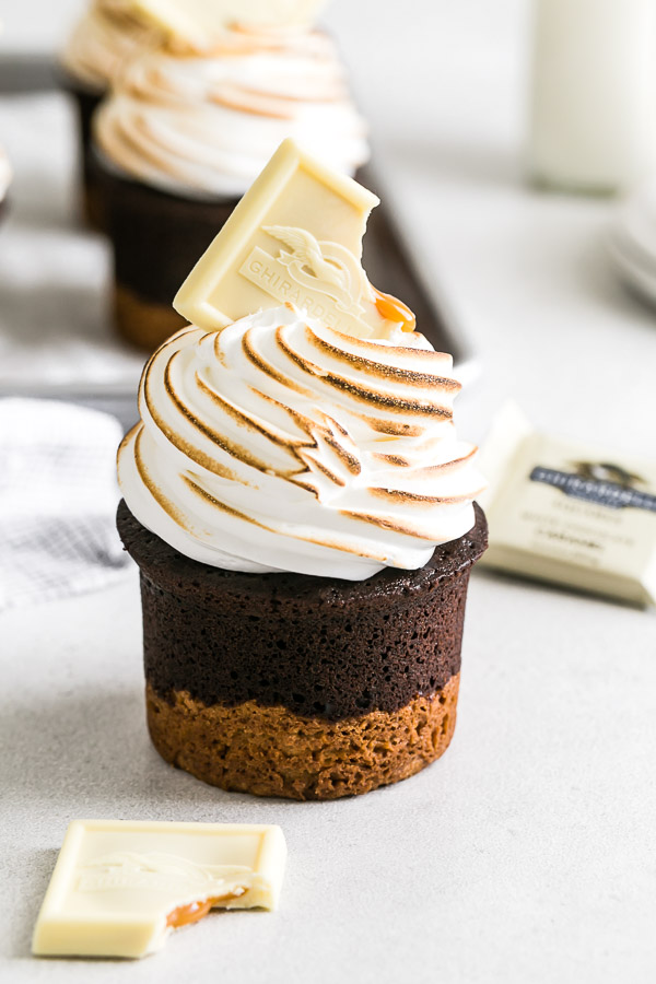 mini-caramel-s'mores-cakes