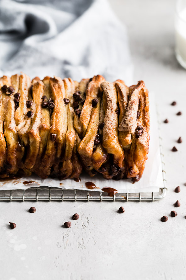 cinnamon-chocolate-chip-pull-apart-bread