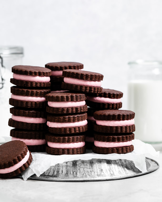 dark-chocolate-raspberry-cookie-sandwiches