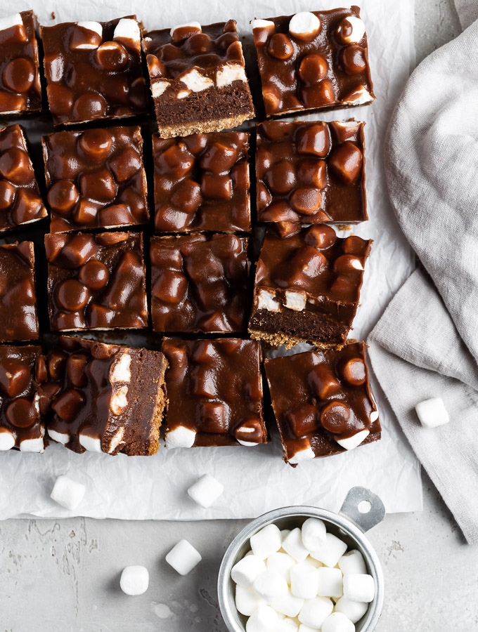 close up of s'mores brownies